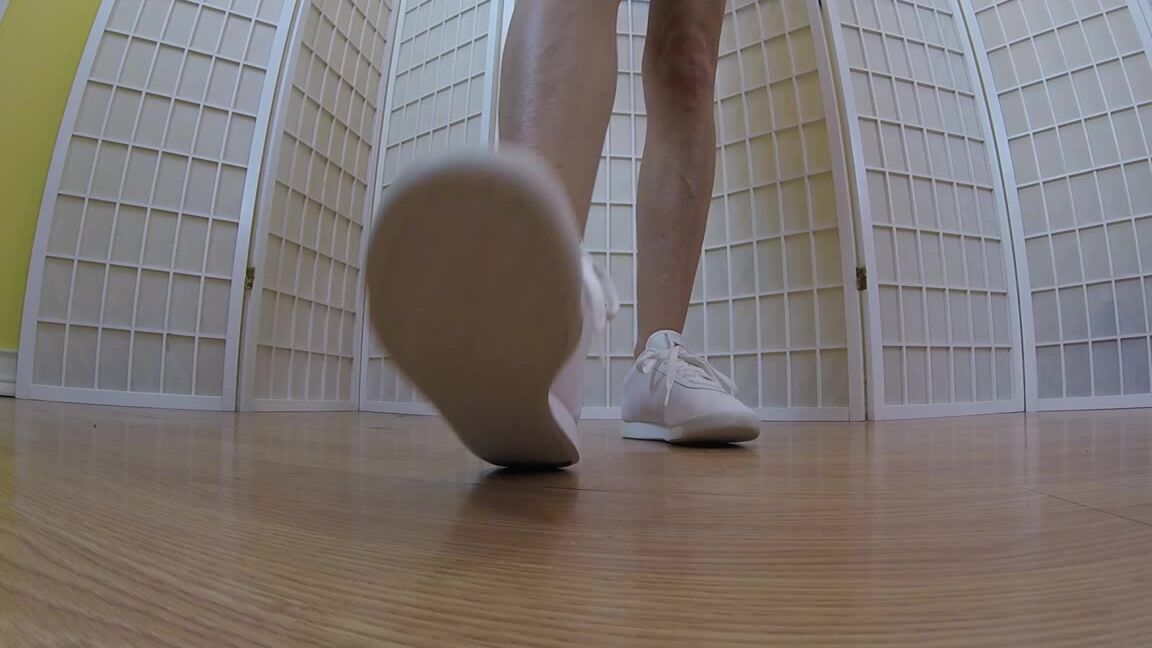 BuddahsPlayground - Toe Tapping In Reeboks ManyVids