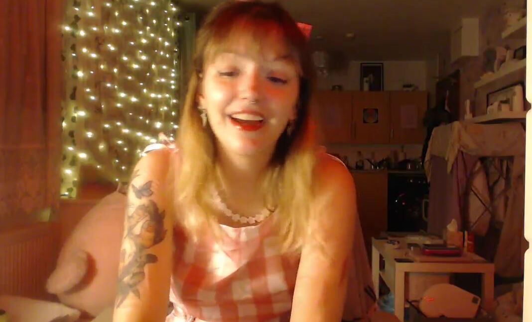 Gibbymoo 3069689239 10 31 2023 Stream Started At 10312023 0529 Pm Happy Halloween Barbie Invites You To Chat And Chill With