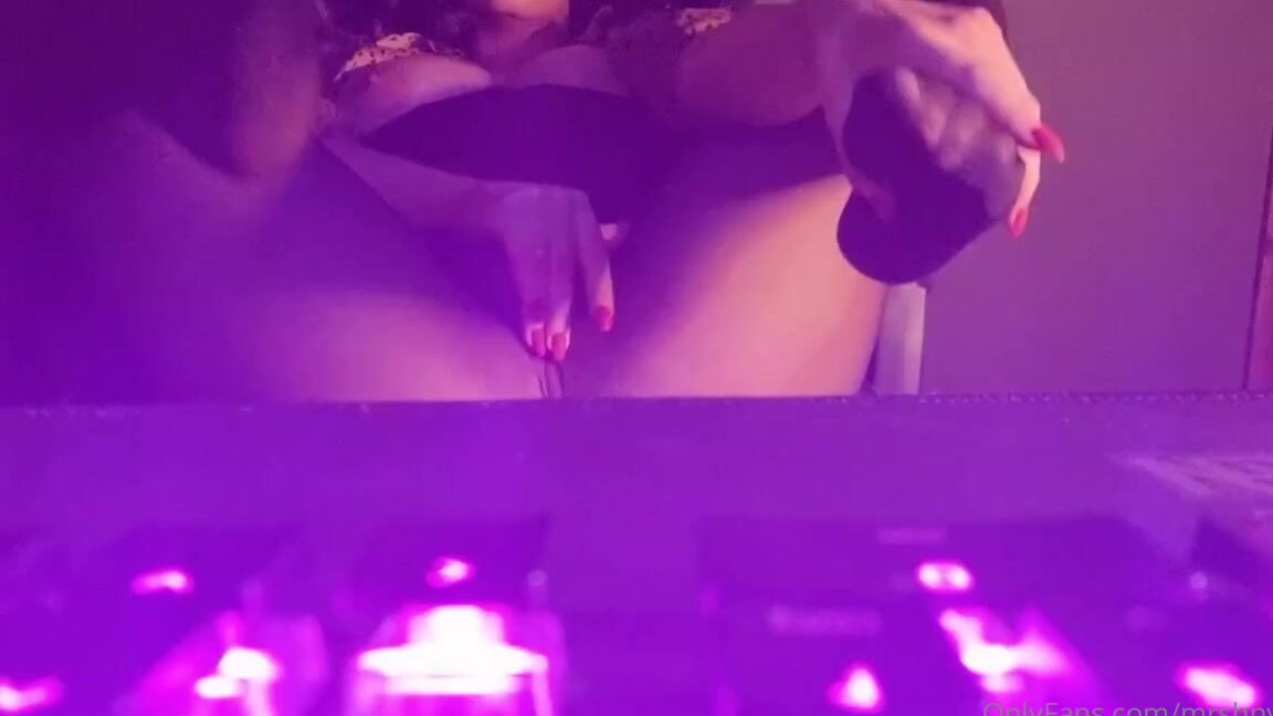 Mrs H Aka Mrshnylons Onlyfans Using My Keyboard As A Phone Holder No Panties Just Nylons