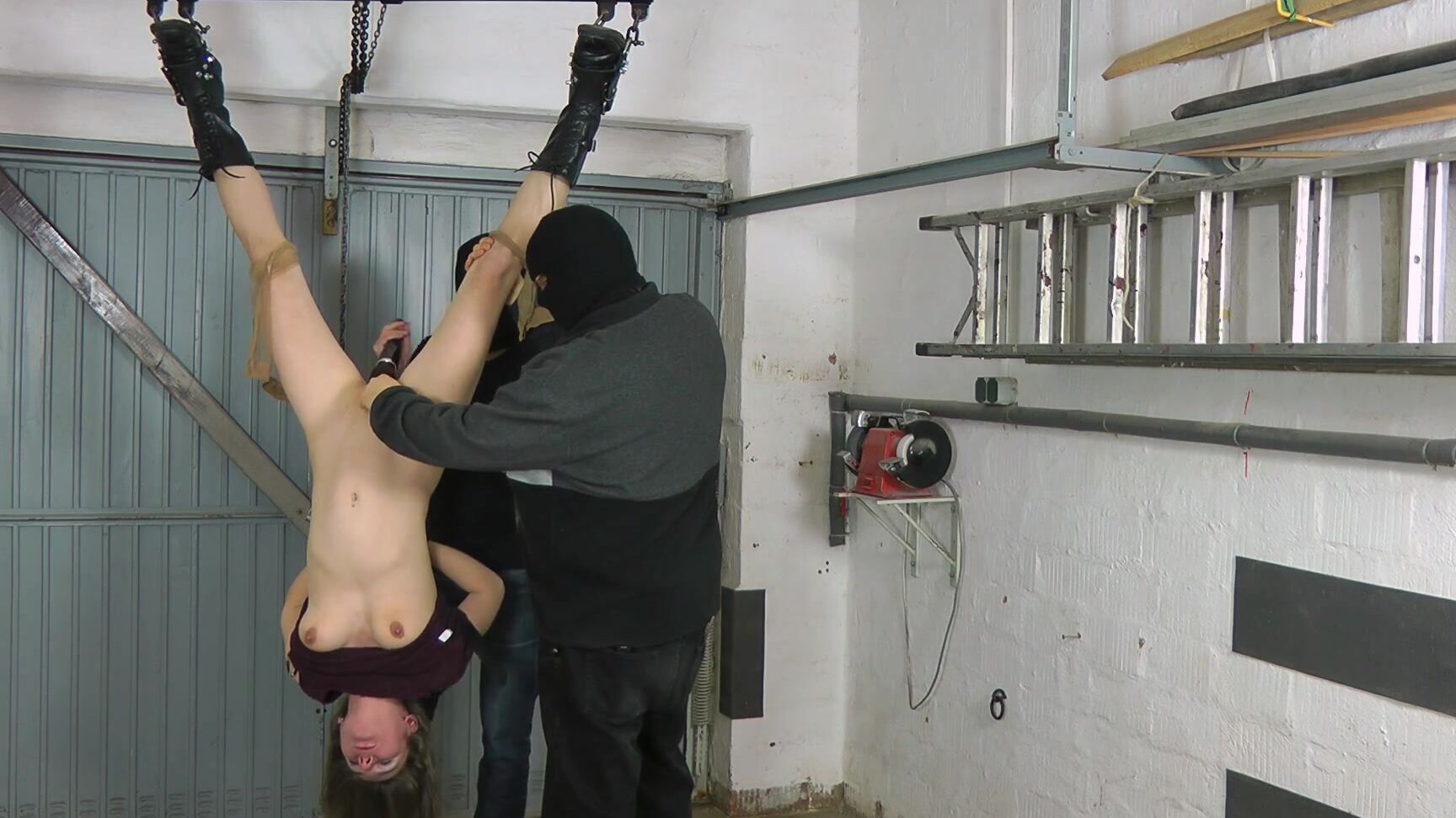 karina 2016 02 03 hanging upside down Amature Xtreme