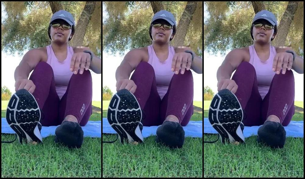Sole Queen Nicknamed Solequeensworld Onlyfans Happy Friday Babes Another Park Workout And Post Stretch Shoesock Removal For You Today My Feet Were