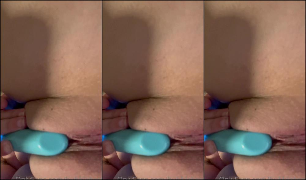 Bubblebratz Avoid The Sunburn And Messy Room I Ve Had A Hell Of A Day But Wow This Vibrator Is Wild