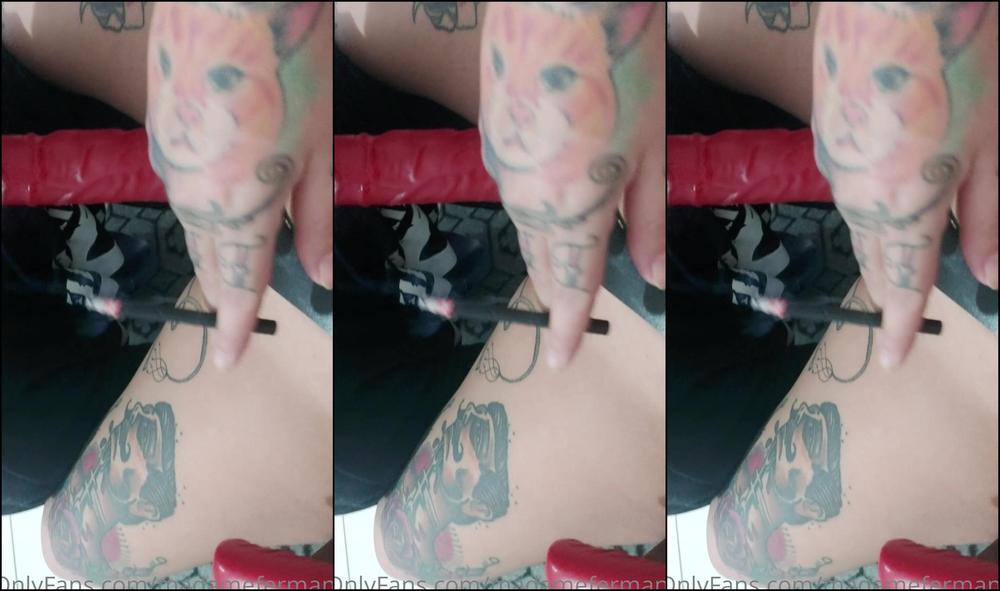 Madamefermans Smoking Fetish Strapon Submisso Chupando Minha Rola Enquanto Fumo Um Cigarro E Lamb