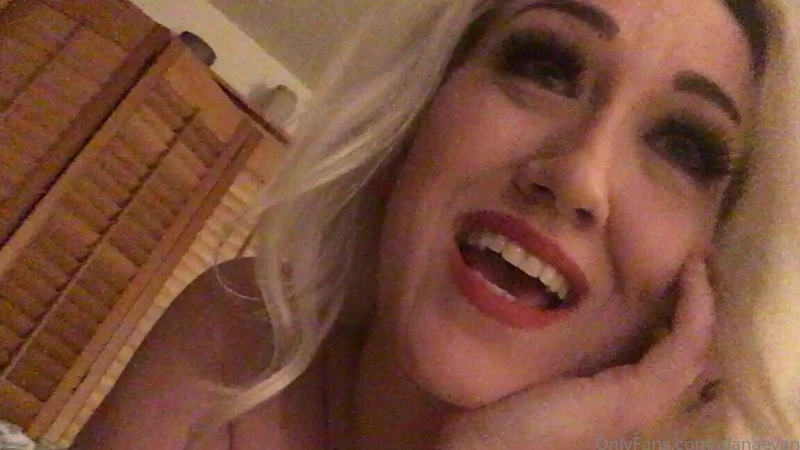 Alanaevansxxx 1290912052 11 19 2020 Checking In From Set For This Weeks Friday Scene