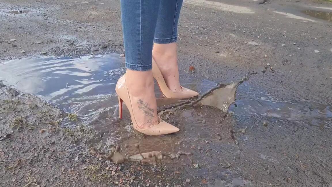 Kats Worn Heels Nicknamed Katswornheels Onlyfans Playing In Puddles Wearing My Patent Nude Louboutin So Kate 120S