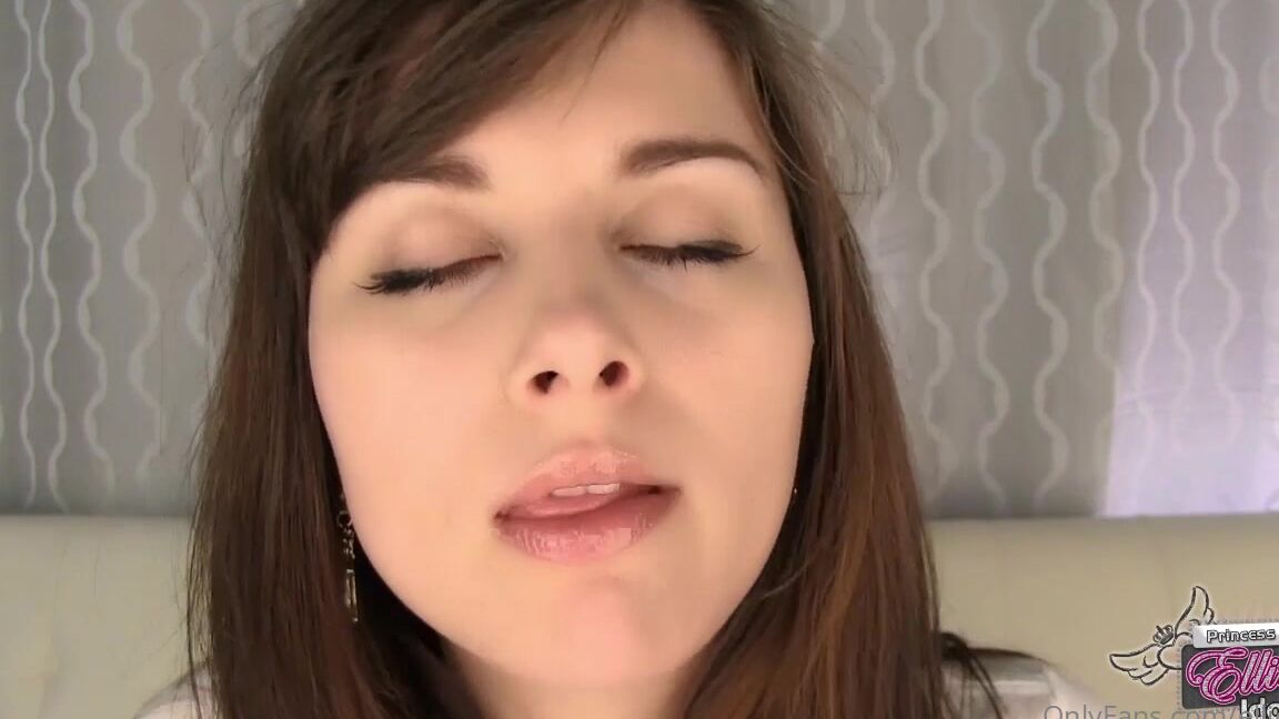 Ellieidol Kissing Pov You Want To Kiss My Glossy Puckered Lips And Here Is Your Chance To Sort O