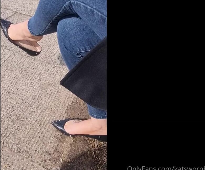 Kats Worn Heels Nicknamed Katswornheels Onlyfans Sitting On A Bench Out In Public Enjoying My Lunch While Dangling My Louboutin Degraspike Flats