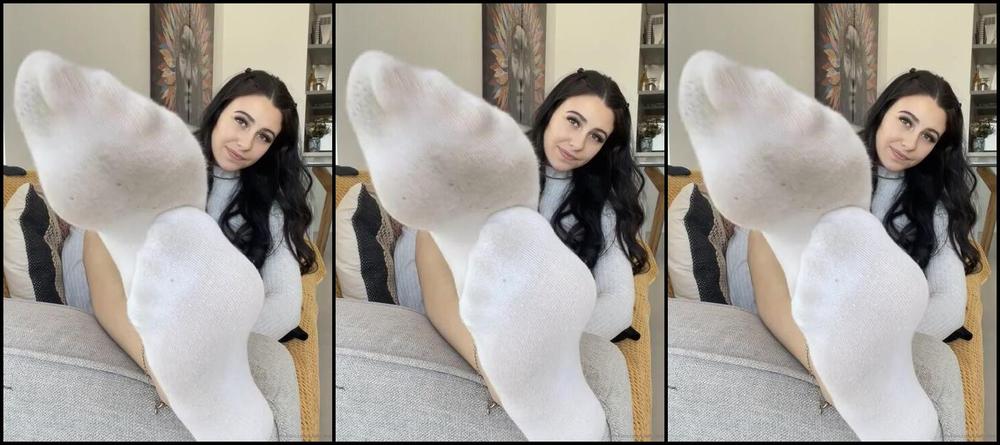 Solelylanzi Onlyfans Slow Stinky Sock Removal