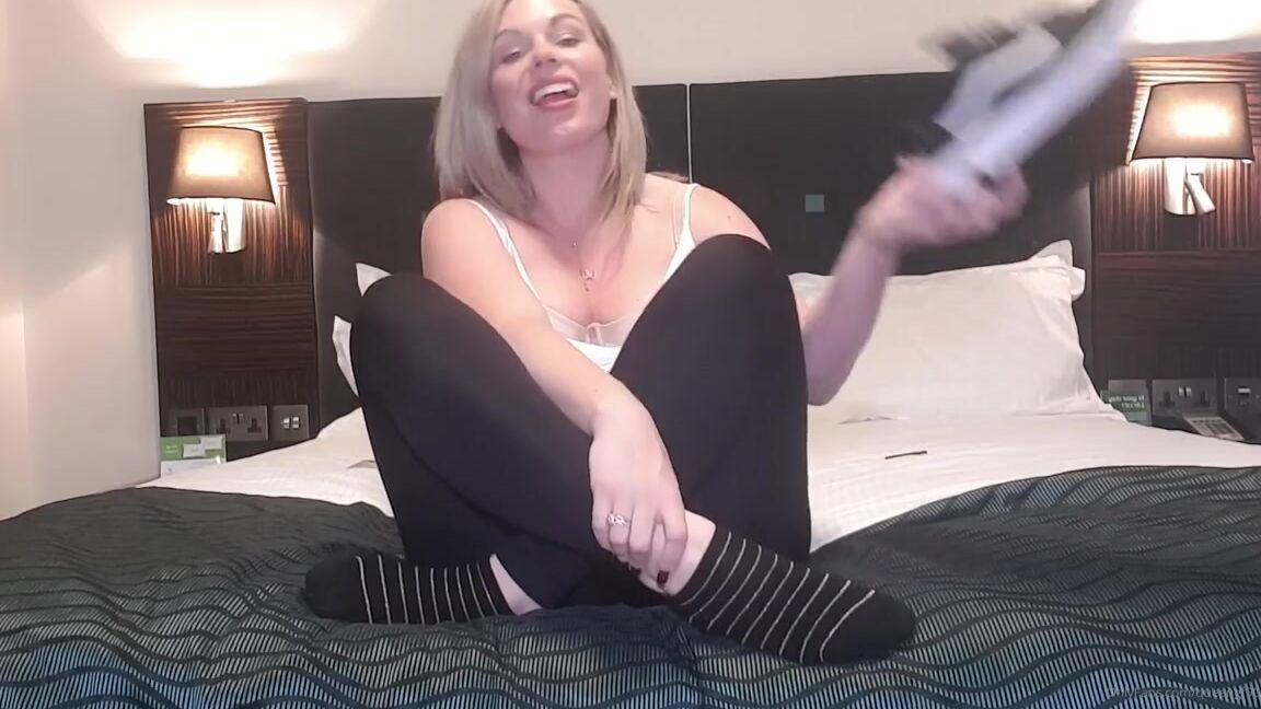 The Foot Queen Of England Aka Queengf90Premium Onlyfans A Stinky Trainer Joi Rub Your Load Into My Soles