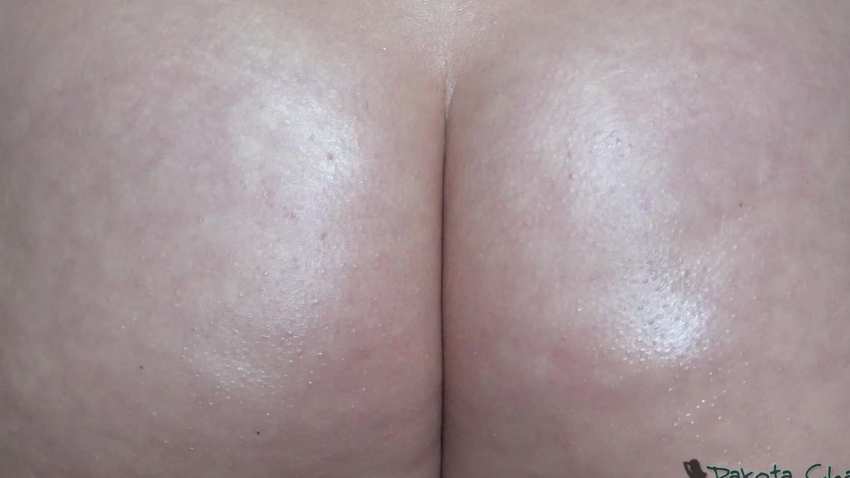 Dakotacharmsxxx Oily Ass Squeeze