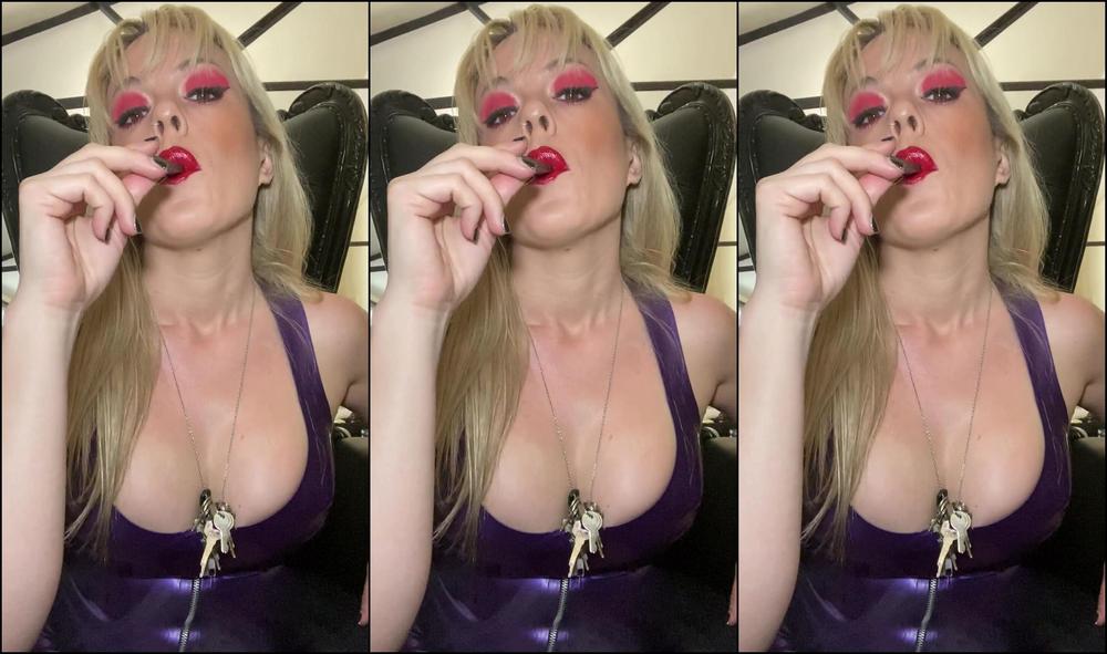 mistress tess1 10 04 2020 224859876 take my vape you are desperate for my attention in this latex outfit you ll do anything OnlyFans