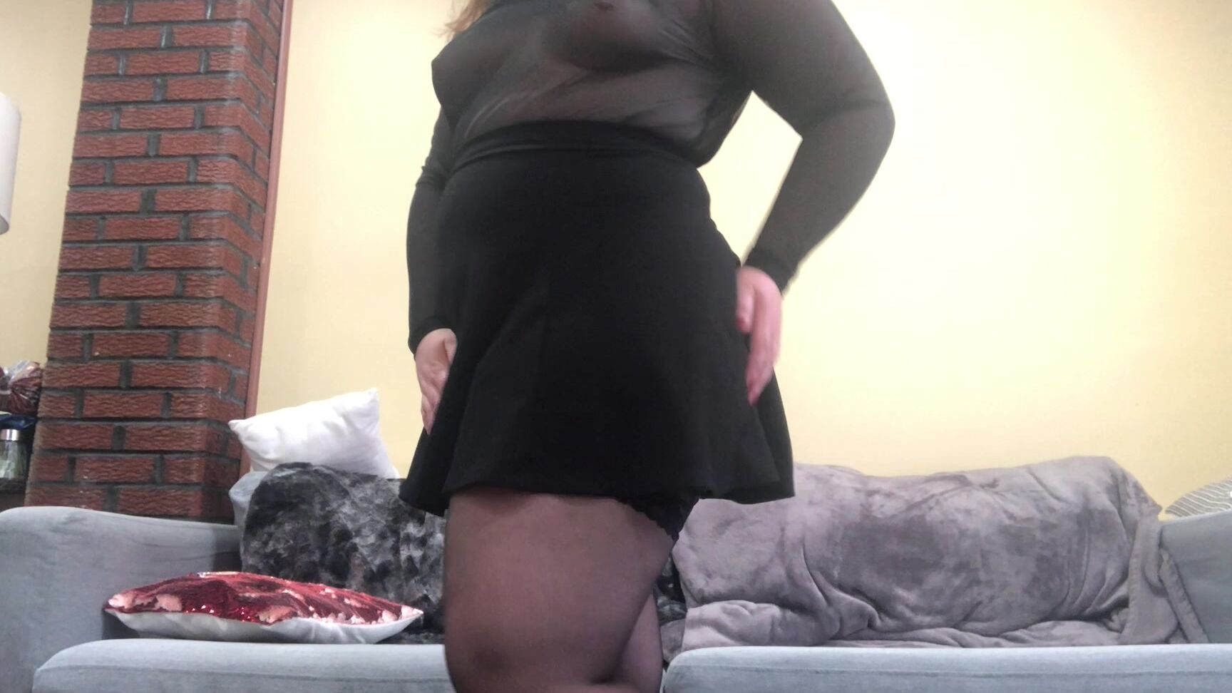 Vividlyviolet Chubby Goth Shows Off And Spreads Holes Manyvids