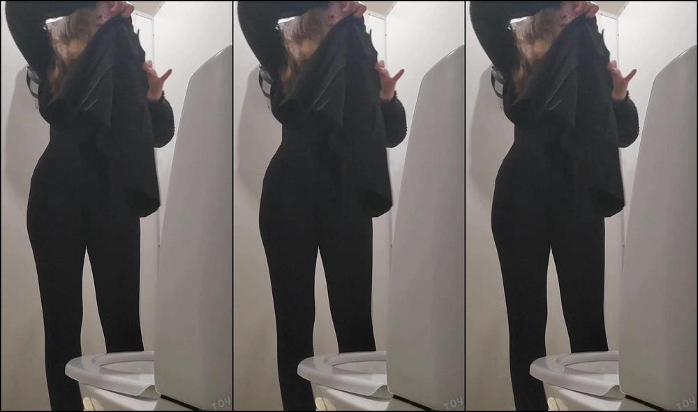 Fuck Toy 02 Naked In Stall