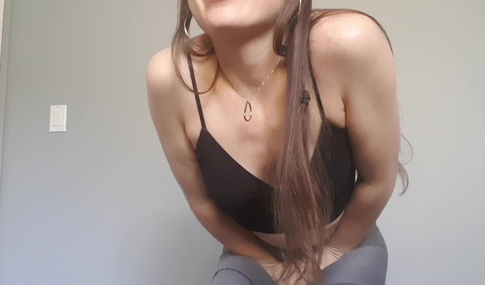 Desperation,Embarrassment,Female Desperation,Jeans/Pants Wetting,Pee hazel simone embarrassed girl p--s in her leggings ManyVids