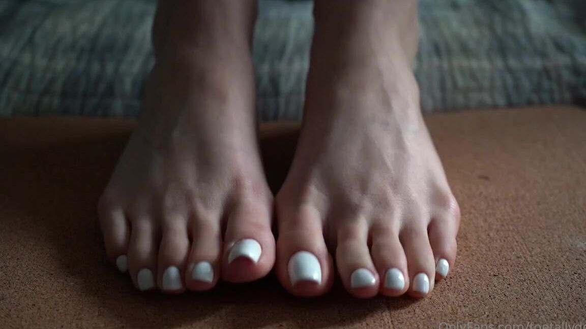 Toetallydevine Onlyfans White Nails Showoff One Of My Fave Colours For Summertime Tags White Pedip