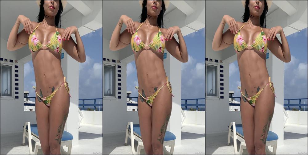 Steffymoreno 152601767 02 17 2020 Let S Start The Foreplay With A Sexy Striptease Enjoy It Comencemos Los Juegos Previos