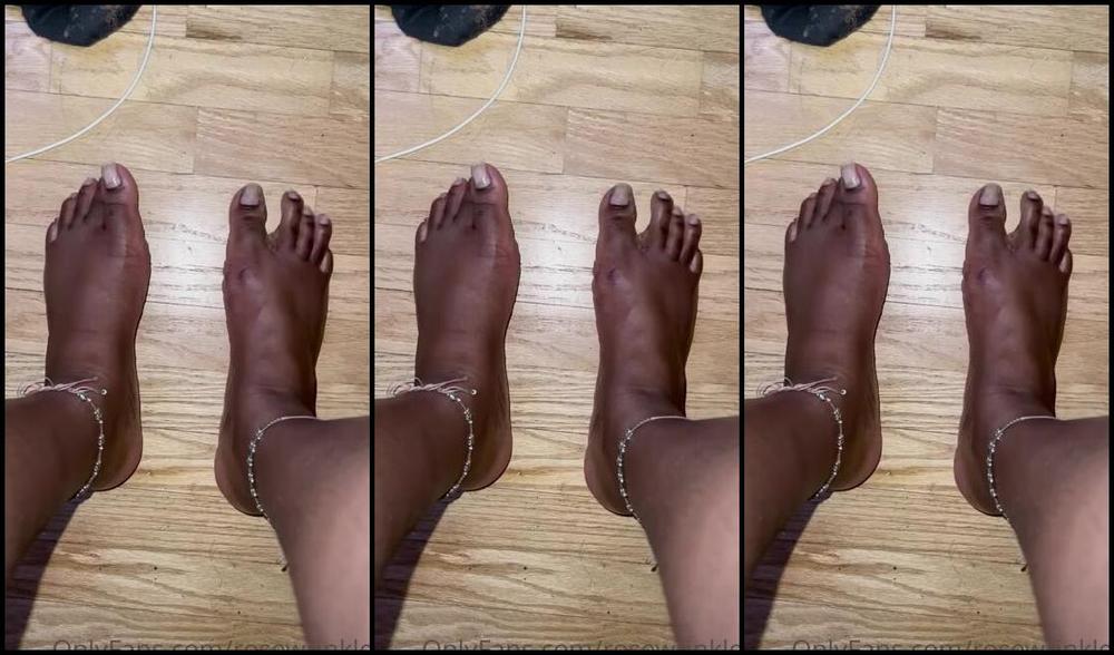 Rosewrinkles Onlyfans Floor Toe Curling Closeup