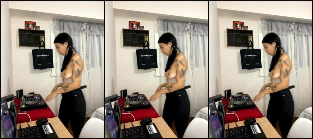 Suicidegirls Stream Started At Am Thank You For Being Present I Hope You Ve Had Some