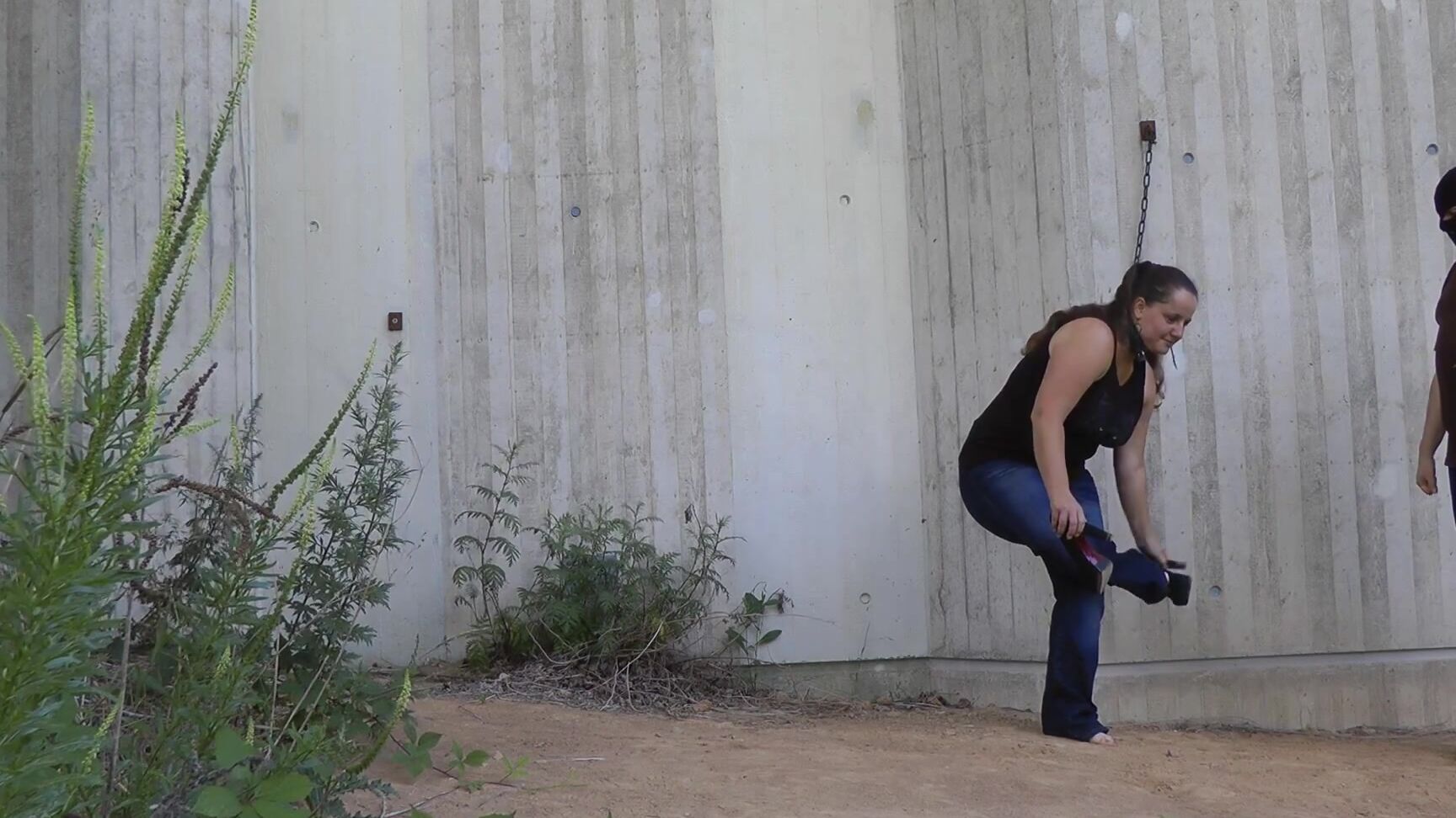 ivorey 2013 08 07 outdoor pee Amature Xtreme