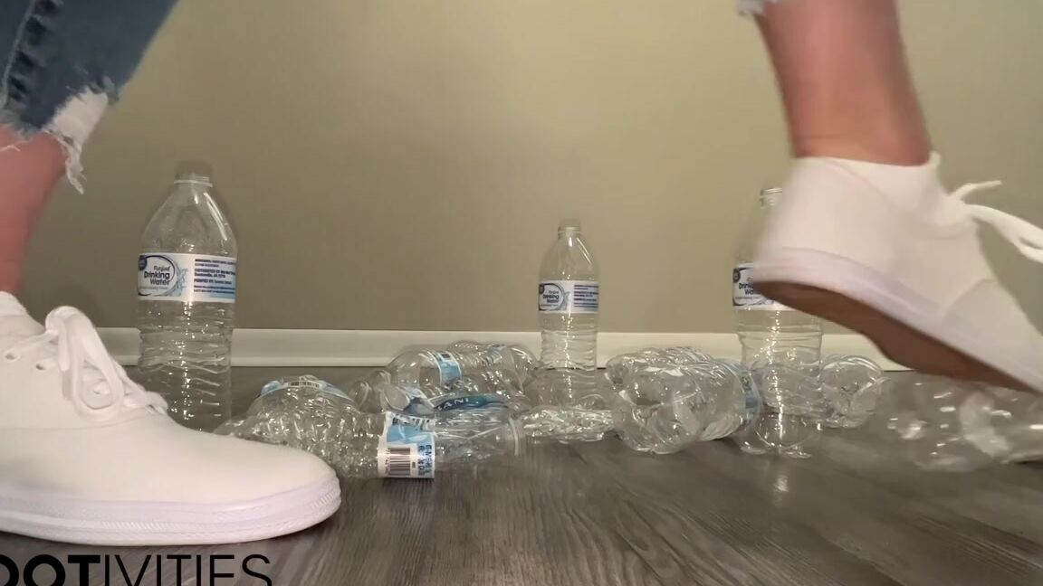 Ivy S Feet Nicknamed Footivy Foot Fetish 01 10 2023 Onlyfans Video Crushed It Crunching Water Bottles With My Sneakers At Different Angles