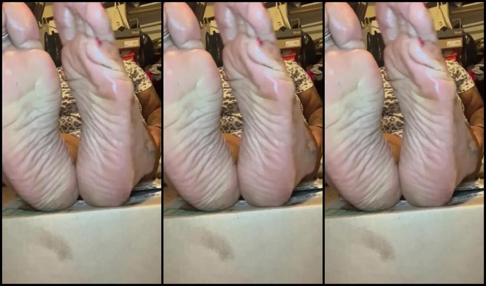 Dissatoes Onlyfans I Want You To Cum All Over These Oily Soles