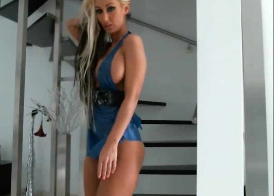 Aileen Taylor - Geil-im-Mini-Latexkleid-mit-NS-Uberraschung MyDirtyHobby