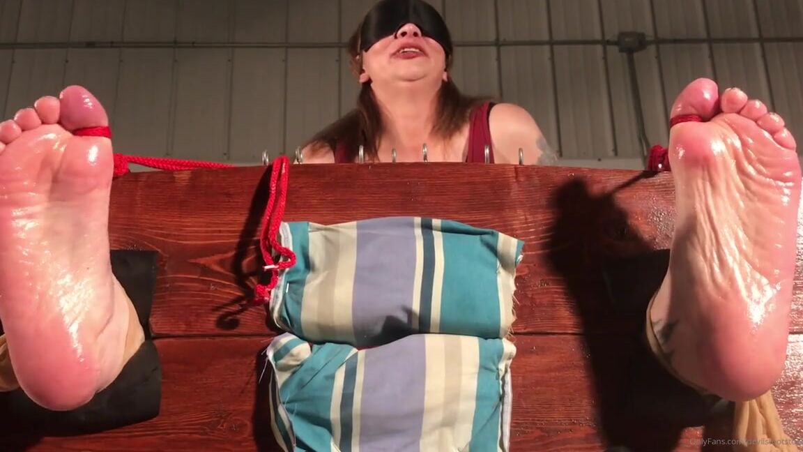 Devilsfootstool Onlyfans Kristy Tickled In Stocks Part 3
