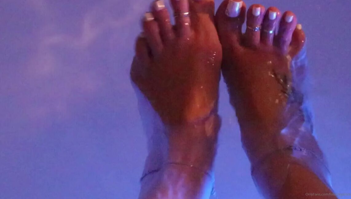 Footsiegalore Onlyfans Я Мисс Эта Джакузи Ванна Если У Меня Был Один Из Них В Моем Доме Я Никогда Не Покинулбы Wd7