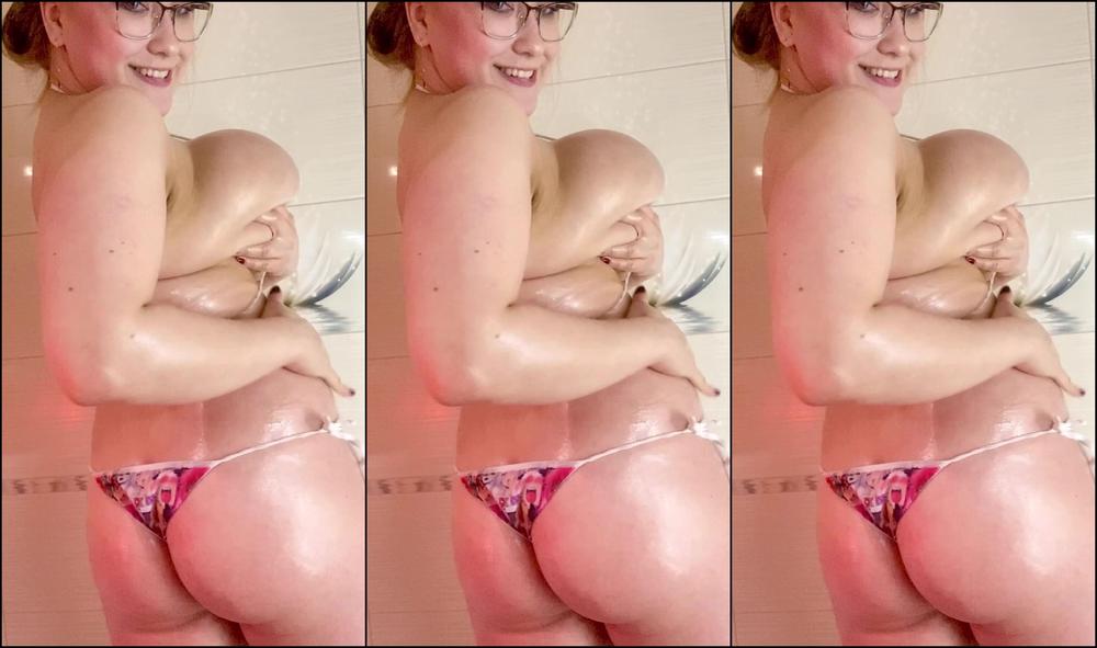 Cheryl Bloss Oil Show In A Bathroom It S The First Part Of Vide