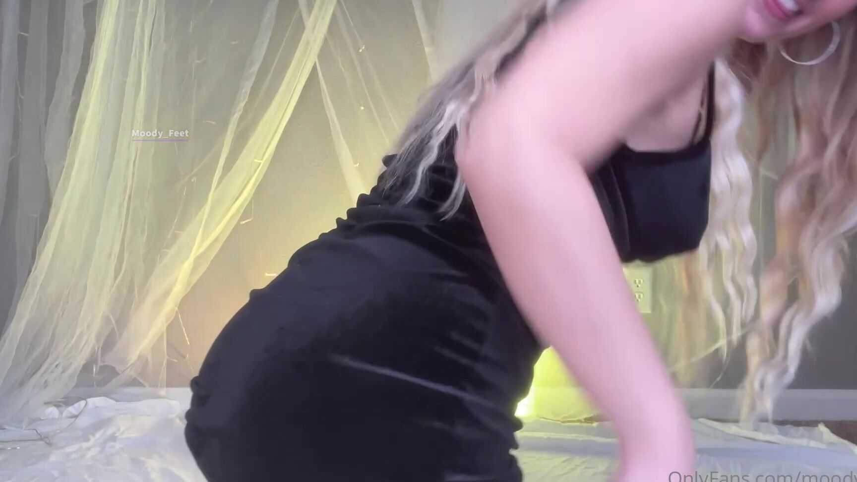 Moodyfeet You Re Girlfriend Went Away For The Holiday And She Wanted To Facetime You Something Spe