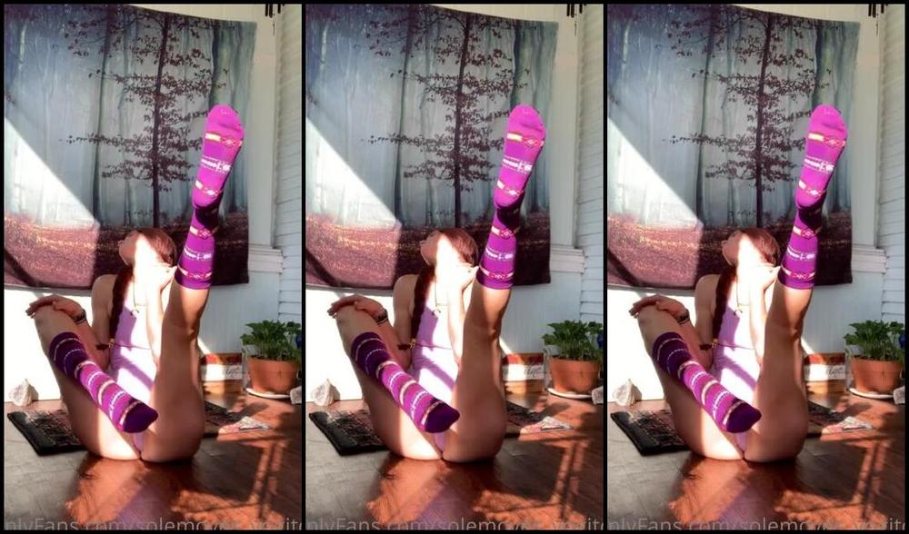 Sole Kissed Nicknamed Solemoves Yogitoes Onlyfans Just Playing In The Sun Happy Monday