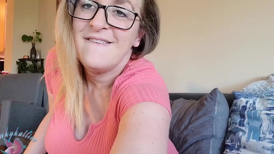 Kinkykatlive Nicknamed Kinkykatlive Onlyfans Horny Deprived Step Mum 9 Min Preview Clip Full Discounted Vid Coming To Your Dms