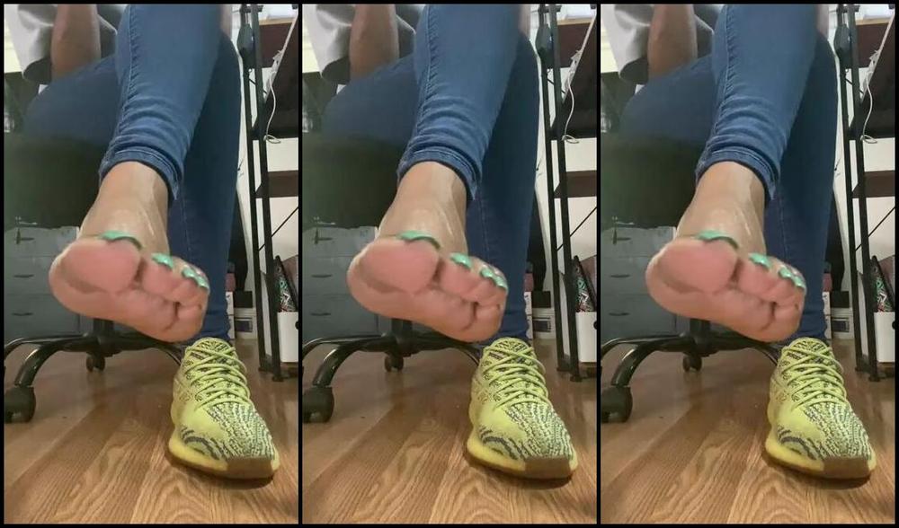 Magical Mesha Nicknamed Magicalmeesh Foot Fetish 05 22 2023 Onlyfans Video Stream Started At 05222023 0608 Pm You Only Get To Sniff One Sole And One Shoe