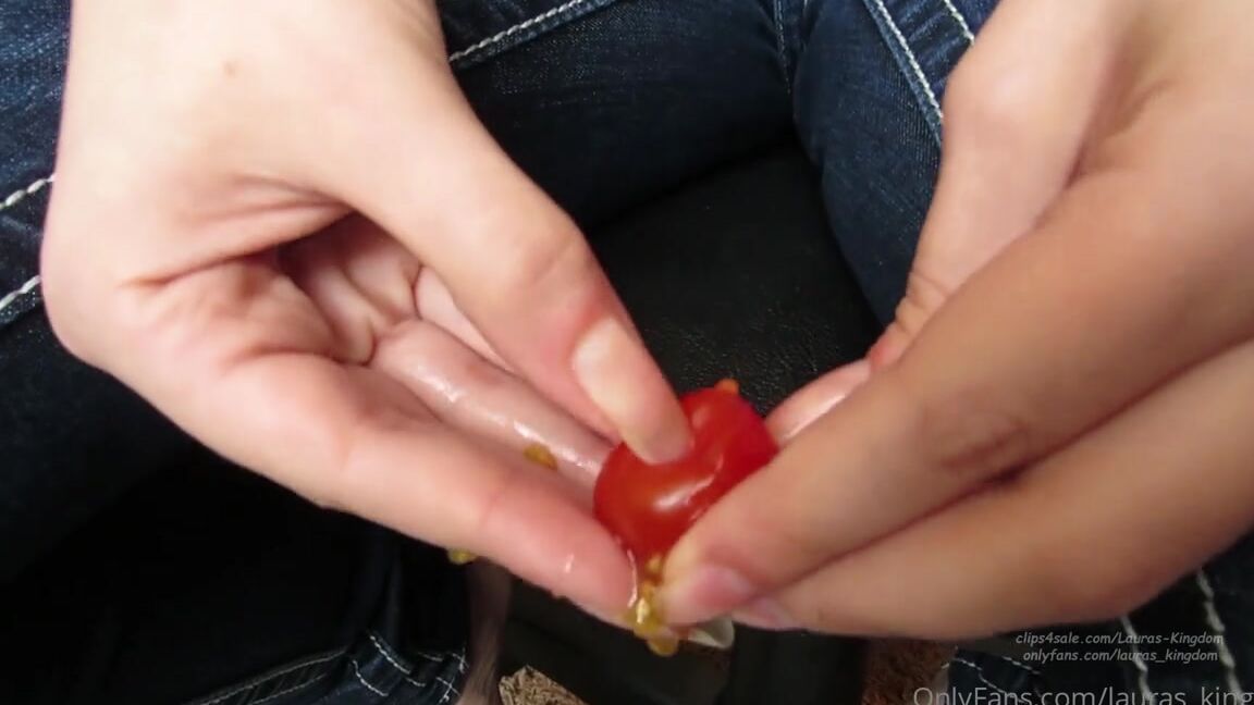 Lalalaura Nicknamed Lauras Kingdom 10 06 2024 Onlyfans Video Knicoles Messy Tomatos