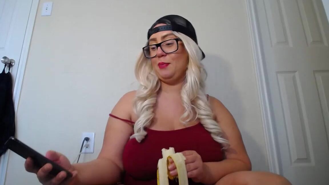 Paisleehaze Banana Sucking