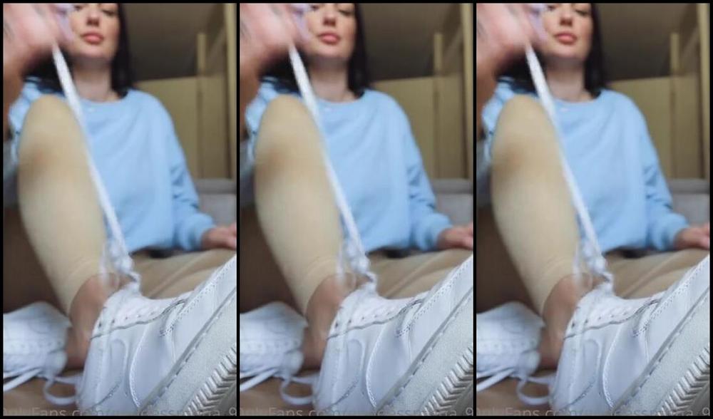 Goddessmona 91 Onlyfans Keine Widerrede Meine Fe Sind Einfach Perfekt Schau Wie Meine Socken Schon Nach Einem Halbenp