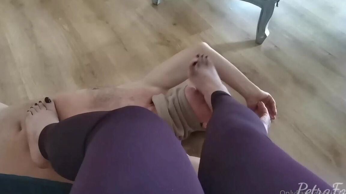 Petrafox Ya L K Leyi Ayaklar M Z N Alt Nda A A Lad K S R Nd Rd K Ayaklar M Za