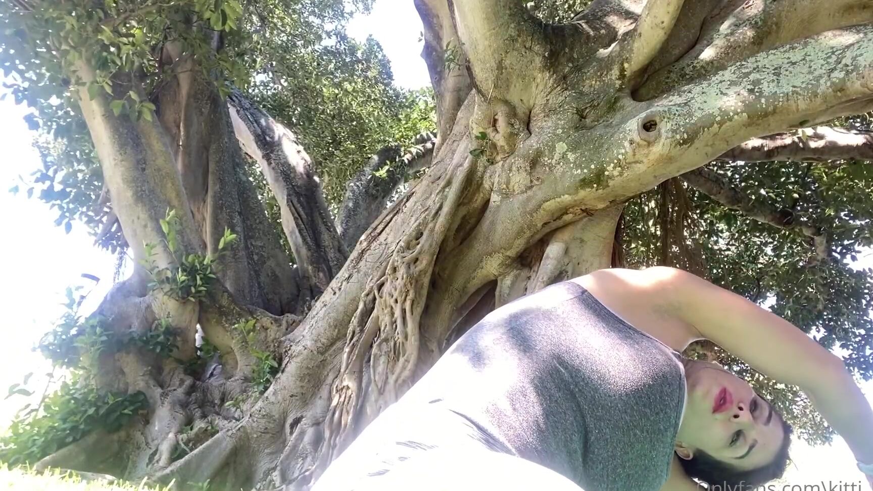 Kittibellevip Yogi Kitti At The Park