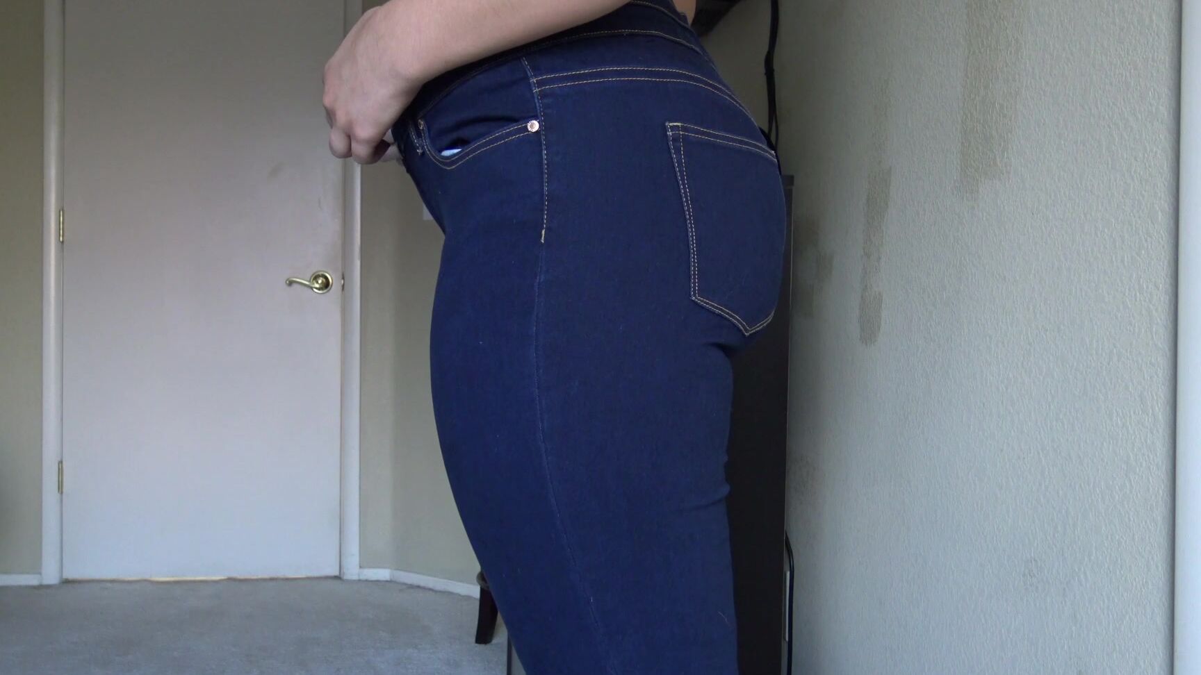 Dani Sorrento Ass Worship Cum Countdown In Denim Jeans