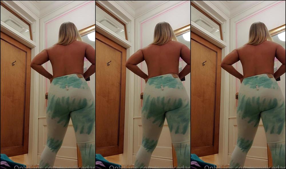 candicedare-09-03-2022-2387635878-i-got-the-grey-set-i-live-in-yoga-pants.