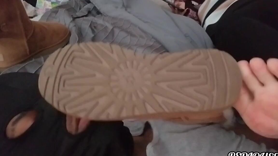 Pediqueensoles Nicknamed Pediqueensoles Onlyfans Sweaty Feet Fresh Out My Uggs