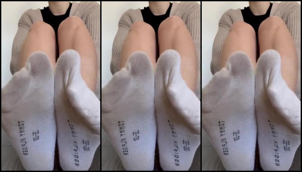 Sarina Jones Nicknamed Sarinajones 05 02 2024 Onlyfans Video Ill Put These Cheesy And Sweaty Socks On For You