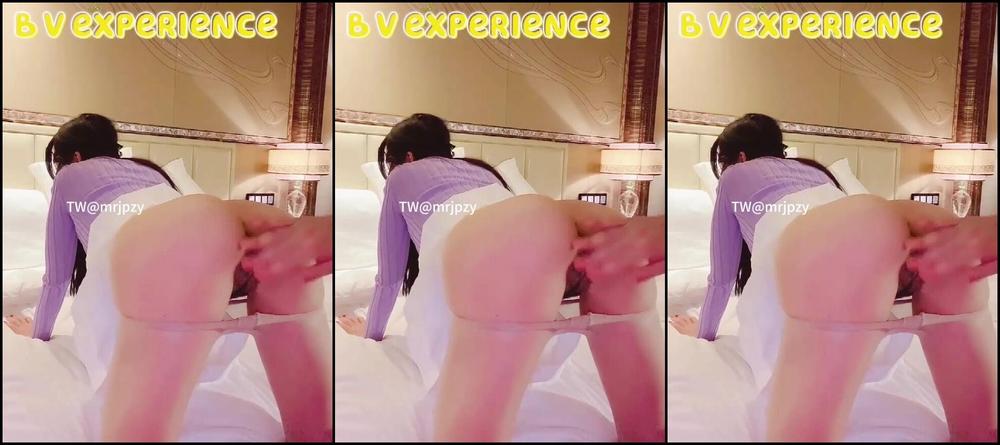 "Vivian" All Sex, Blowjob Vivian short skirt show off coquettish dance moves and focus on eating chicken SiteRip