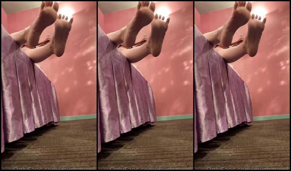 Miichannel R Nicknamed Miichannel R Onlyfans Giant Woman In A Kimono