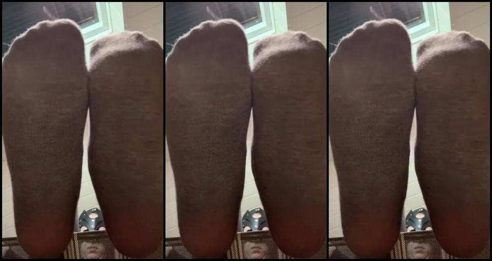 Socksfeet Misstress Nina Onlyfans 12 19 2023 Lie In Front Of Me Little Slave So That I Can Press My Sweaty Pantyhose Soles