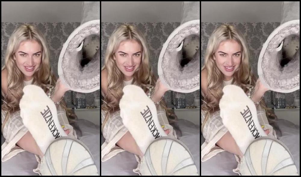 Bellasyourgod Onlyfans I Have Had A Long Day In These Uggs Who Is Up For Licking Them Cleanp