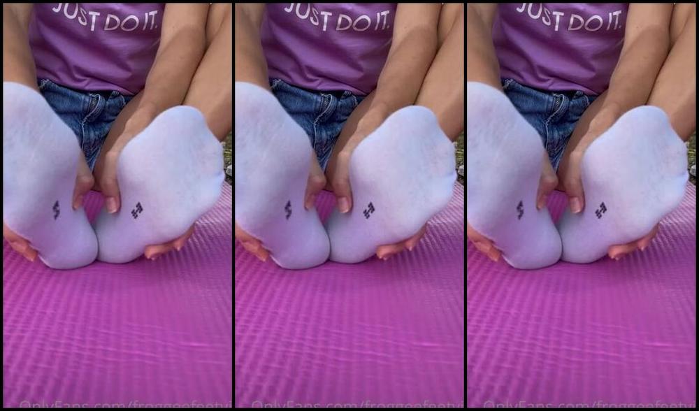 Froggeevip Onlyfans Just Can T Resist My Feet