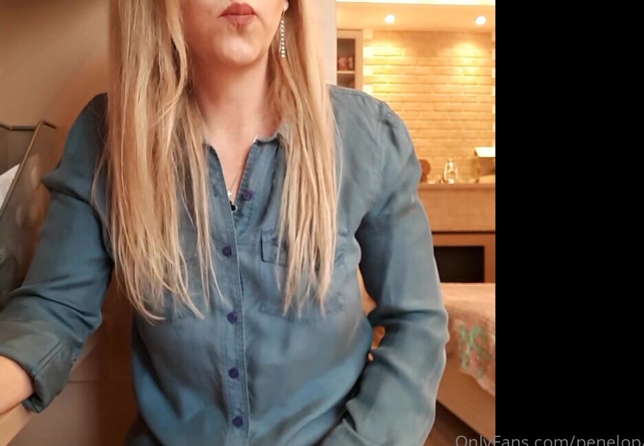 Penelopa Teleconference Confusion Voyeur Style P Ee Video