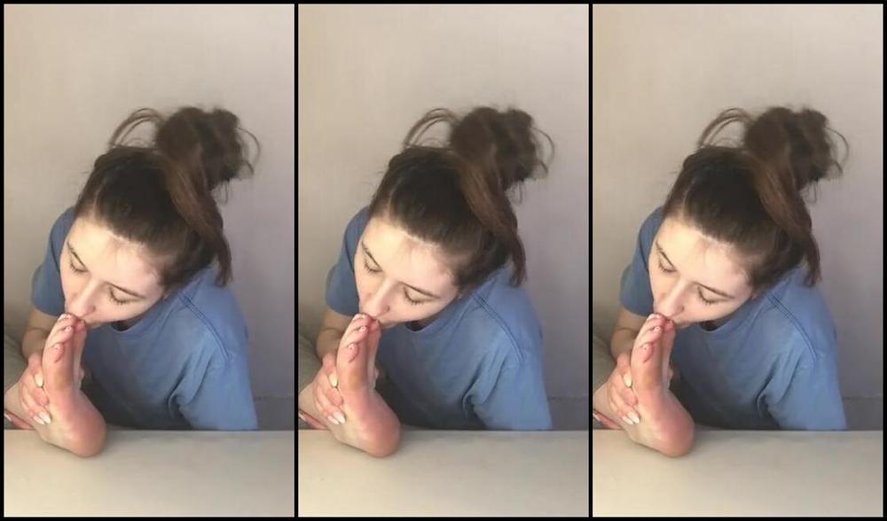 Delilah Nicknamed Footiesfeets Onlyfans How Fast Can You Cum Quickie Self Worship Joi