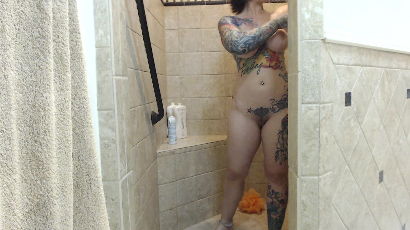 "Charlette Webb" fingering, pussyshaving, shower, tattoos, wetlook Shaving in my parents shower manyvids